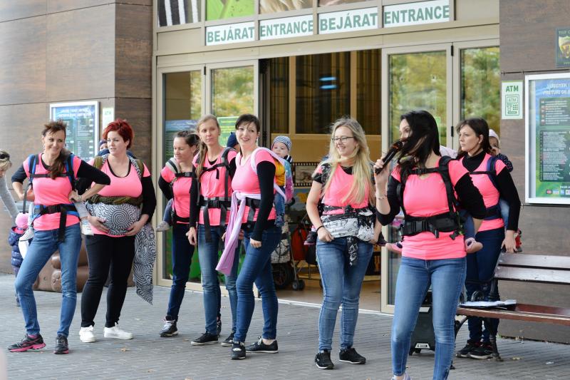 Nemzetközi Babahordozó hét megnyitó - Séta az Állatparkban