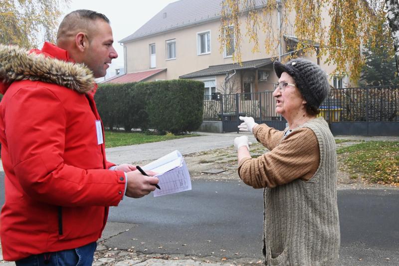 Önkormányzati karácsonyi ajándékcsomagot kapnak a nyíregyházi nyugdíjasok