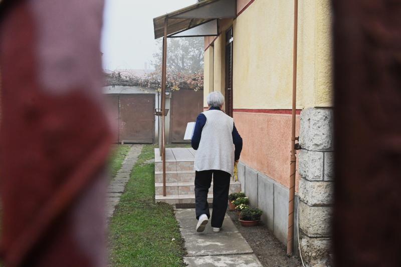 Önkormányzati karácsonyi ajándékcsomagot kapnak a nyíregyházi nyugdíjasok