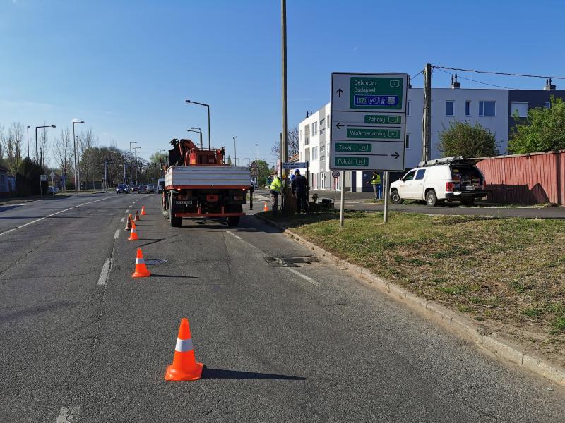 Oszlopcsere a Debreceni úton