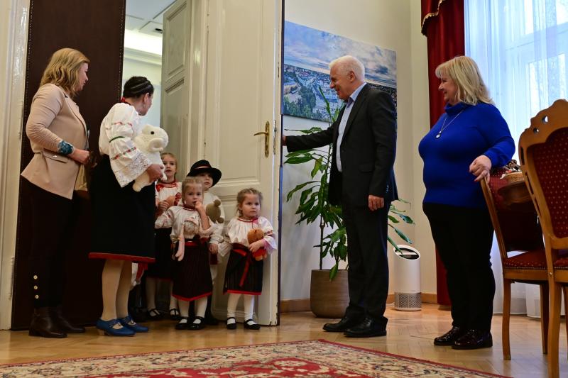 Ovisok karácsonyi köszöntése a Városházán 2025 decemberében