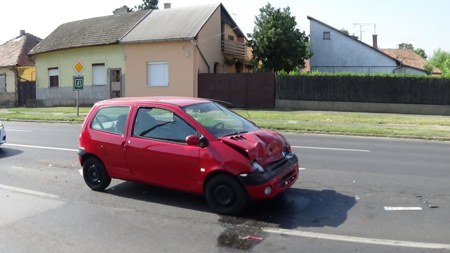 Ráfutásos baleset történt az Orosi úton