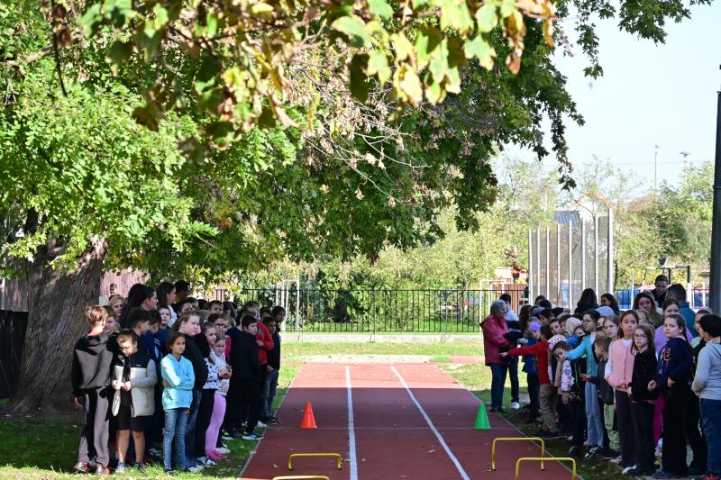 Rekortán átadó a Móricz iskolában