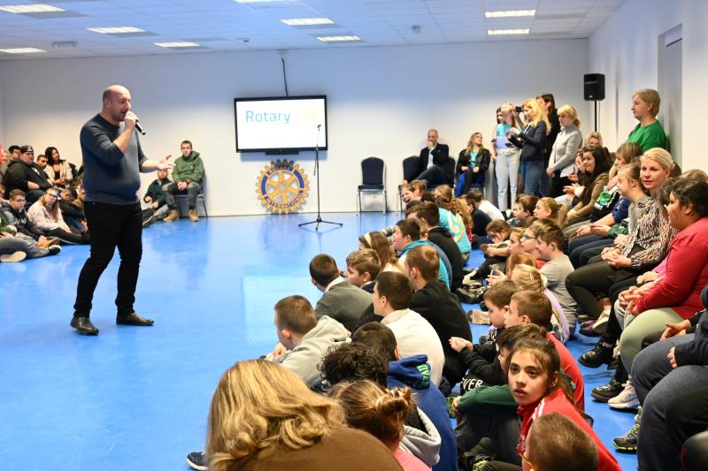 A Rotary Club Nyírség Egyesület mikulása megérkezett a gyerekekhez