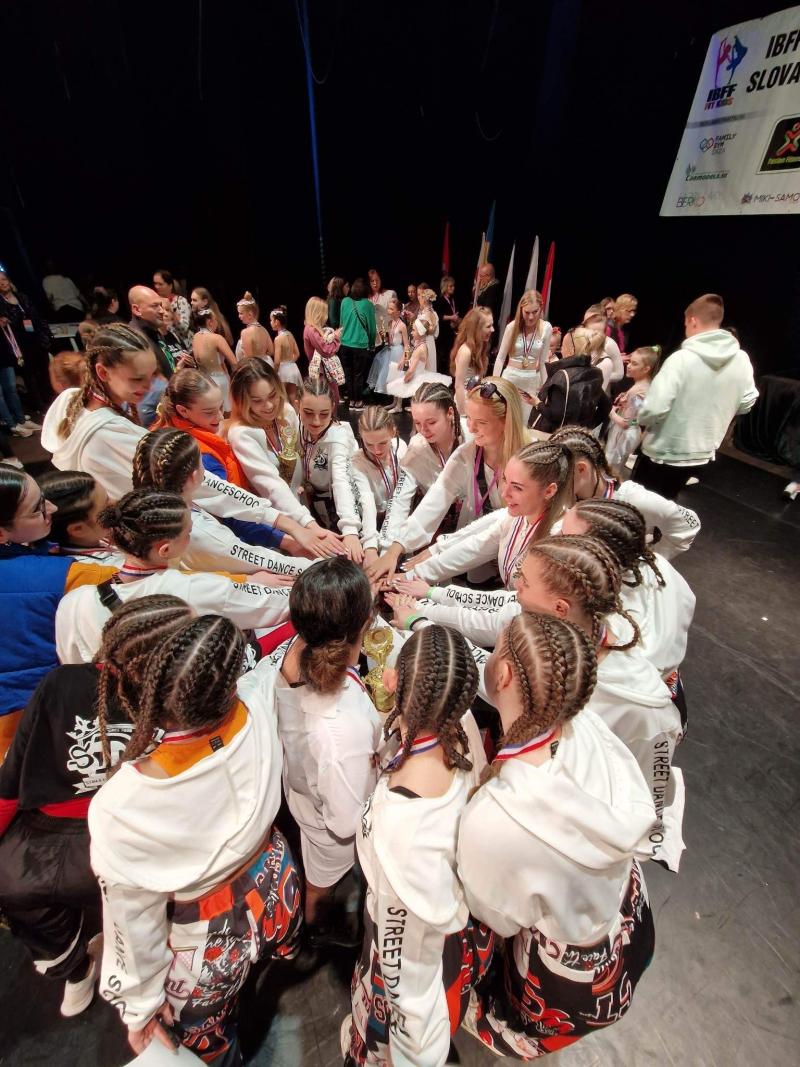 Sikerszériában a Street Dance School táncosai