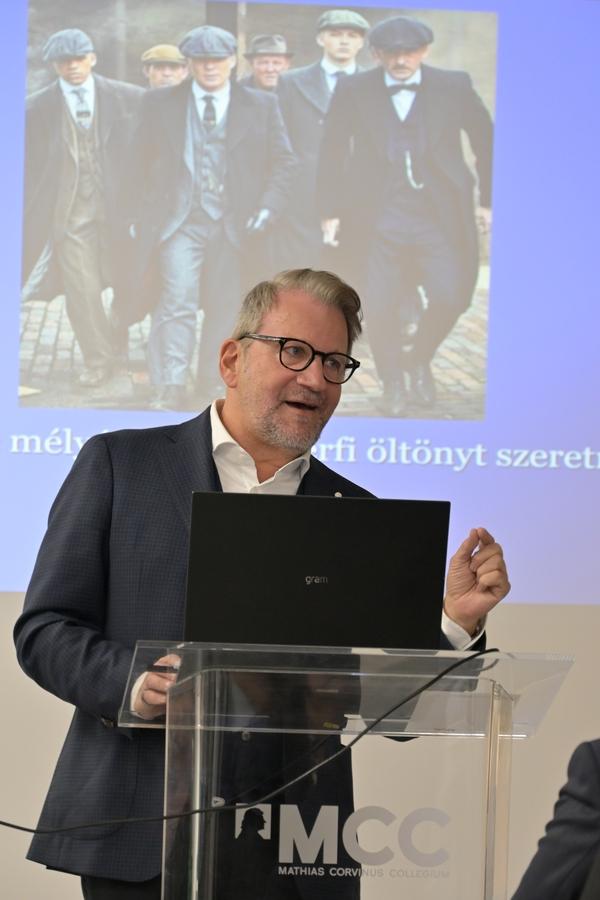 Stílus és politika - dr. Schiffer Miklós előadása