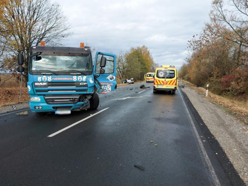 Súlyos baleset történt a 4-es főúton