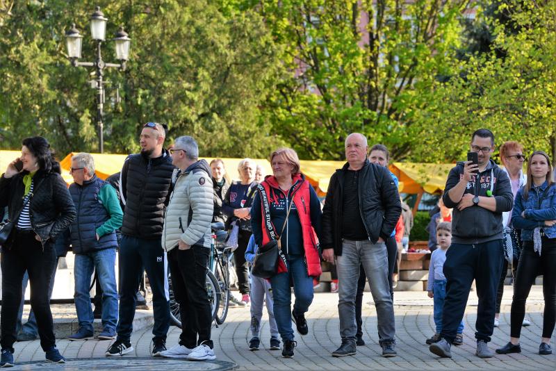 Tavaszi zsongás a Kossuth téren - a Polip együttes koncertje