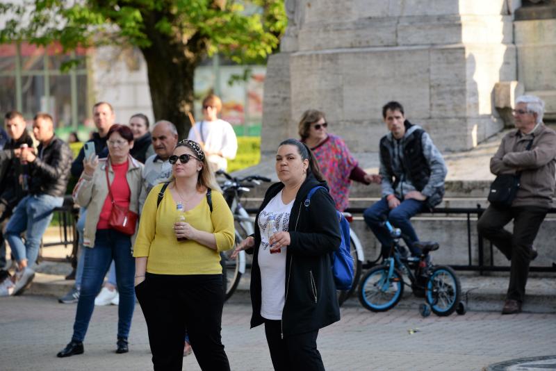 Tavaszi zsongás a Kossuth téren -  a Szívtiproll zenekar koncertje