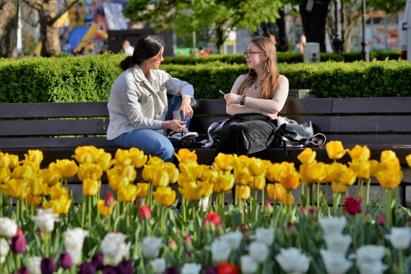 Tavaszi zsongás a Kossuth téren -  a Szívtiproll zenekar koncertje