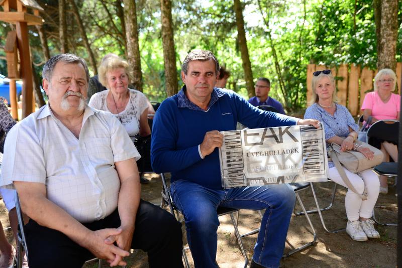 Üveghulladék gyűjtő zsákokat kapnak Sóstóhegy lakói