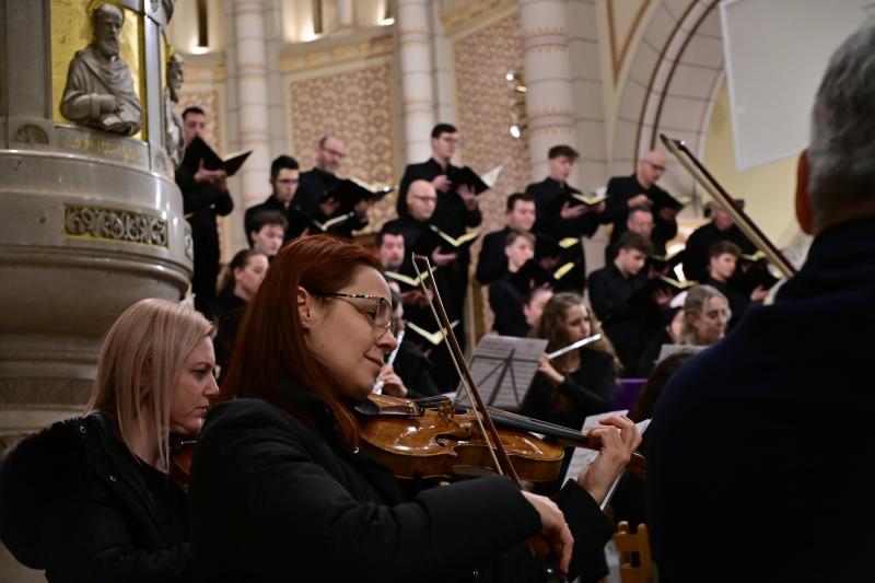 Városi Karácsonyi Hangverseny a Magyarok Nagyasszonya-társszékesegyházban 2024