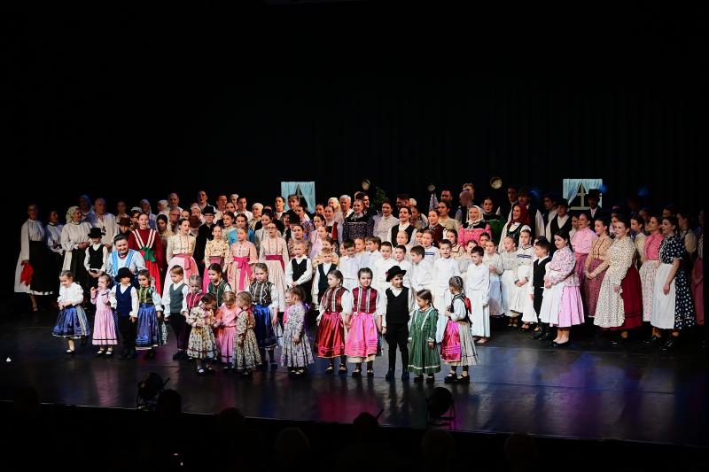 Velünk kerek az év - a Szabolcs Néptáncegyüttes karácsonyi gálaműsora