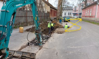 A Kereszt utcán megkezdődött a gázvezeték kiépítése, melyet forgalomkorlátozás mellett végeznek