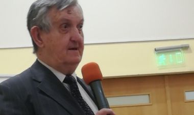 Komoly dolgokról szórakoztatva