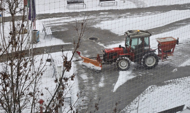 A hóesés kezdete óta sózza az utakat, a járdákat és bicikliutakat a NYÍRVV