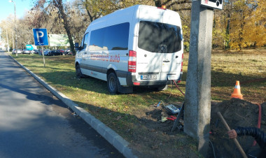 Cserélnek egy erősáramú kábelt Hunyadi utcán