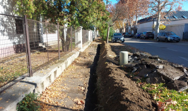 Optikai kábelt fektetnek az Újszőlő és az Őz utcán