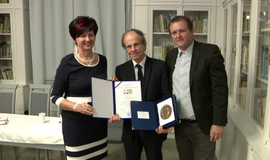 Móricz-emlékérem – Dr. Karádi Zsolt irodalomtörténészt díjazták