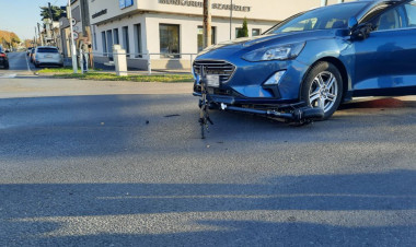 Rolleres baleset  – az autó métereken át tolta a kétkerekűt