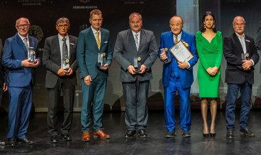 Gránit Oroszlán Díj -  Gerliczki tanár urat díjazták, a nyíregyházi diákok megtapsolták