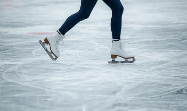 Hízlalják a jeget - december 5-én nyit a jégpálya az Aréna parkolójában