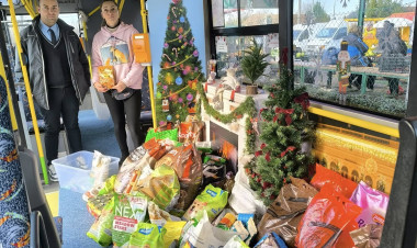 Jótékonysági kutya- és macskaeledel-gyűjtés az adventi buszon