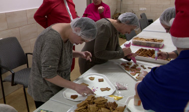 Karácsonyi hangulat – Együtt készítettek díszeket a Szent Kamill központ lakói