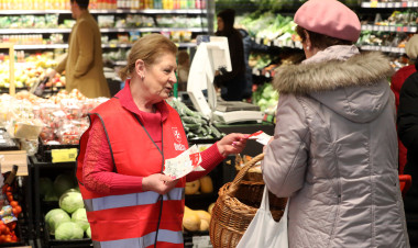 Elindult az Adni Öröm! – több ezer önkéntes gyűjti az adományokat országszerte