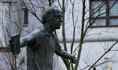 Koszorúzás – Váci Mihály születésére emlékeztek Nyíregyházán