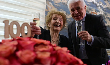 100 éves szépkorút köszöntöttek - Ilonka néni még bejár a virágboltjába 