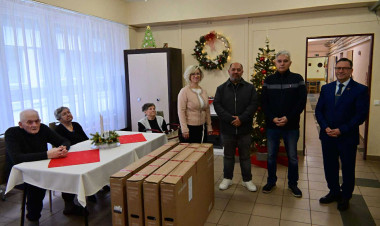 Ünnepi adomány a Pacsirta utcai Idősek Otthonában