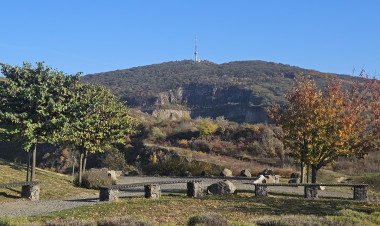 Pezsgőbontással búcsúztatják az évet a tokaji hegyen