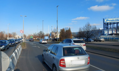 A tiltás ellenére sokan megfordulnak a Törzs utca egyik szakaszán