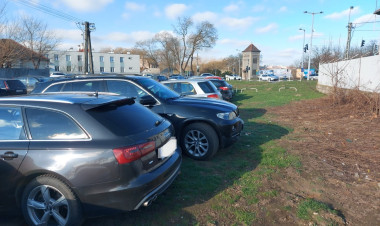 Továbbra is sokan parkolnak tiltott helyen a kórháznál