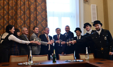 Újévi köszöntés – Kéményseprőkkel indult az év a vármegyeházán