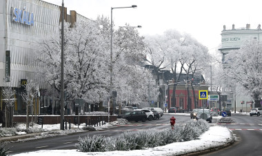 "Még a macska is szivatóval indult" - fagyos reggelre ébredtek a nyíregyháziak