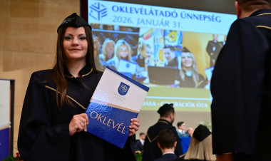 Új kezdet előtt – oklevelet vettek át a Nyíregyházi Egyetem végzős hallgatói