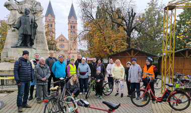 Két kerékkel a kolbászból font kerítéshez - A nyírségi disznótorosra csábítják a bicikliseket