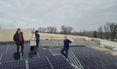 Kormányzati beruházás – Bővítették a napelemes rendszert a Jégvilág tetején