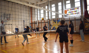 12 órás röplabda a Kazinczyban                                 