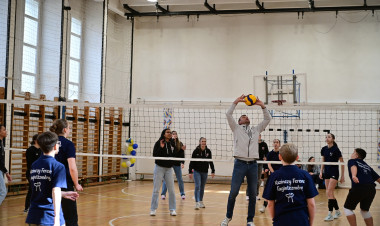 12 órás röplabda a Kazinczyban                                 