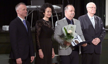 A magyar helyesírás szolgálatában – rangos díjat kapott dr. Minya Károly