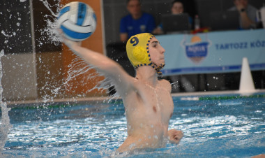 Csoportja élén az Aqua SE korosztályos csapata