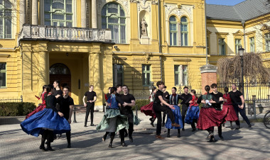  Flashmobokkal idézték meg az 1848-as forradalom hangulatát Nyíregyházán