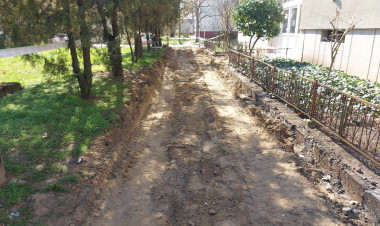 Megkezdődött a Szántó Kovács János utca 2–16. szám mögötti szakaszon a járda felújítása