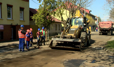 Felújítják az utakat és járdákat – Harminc helyszínen dolgoznak a városban