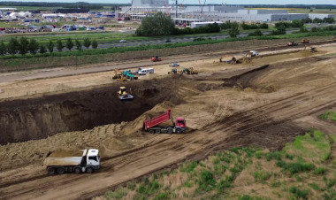 Új körforgalom, kerékpárút és buszöblök épülnek Nagyszállásnál