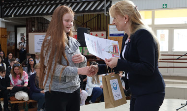 Több száz diák vett részt a „Kitárul a világ” angol versenyen és a Petőfi rajzversenyen Nyíregyházán