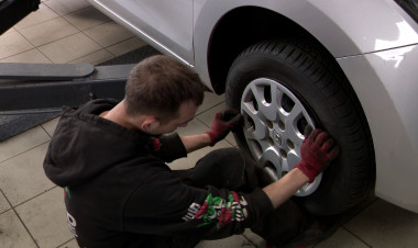 Kerékcsere – Ideje váltani a télit, elérkezett a nyári gumik ideje